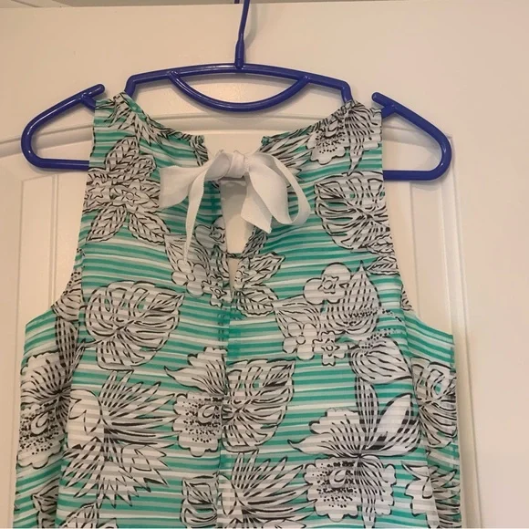 Crown & Ivy Floral Green, White, & Navy Dress - Picture 6 of 9